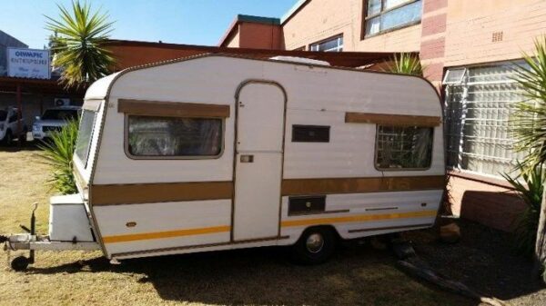 1975-Gypsey-3-caravan