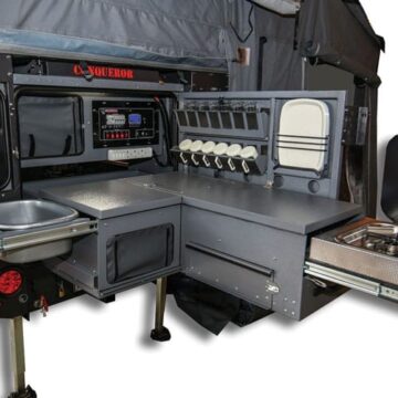 Conqueror Compact Platinum Trailer