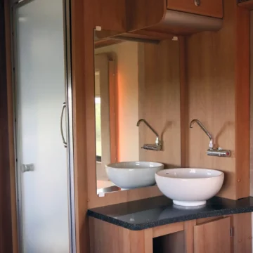 Discoverer Deluxe Motorhomes