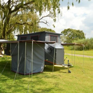 Gladiator Dinette 4-SLeeper Trailer