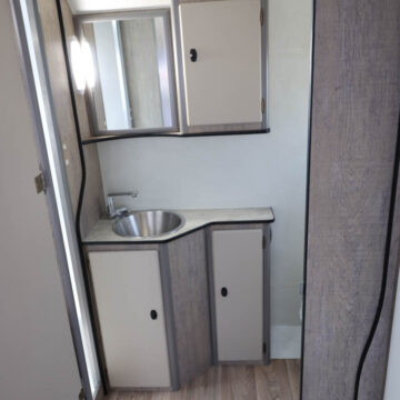 Quantum Pinnacle Caravan