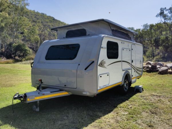 Stealth-X-Country-592-ES-Caravan