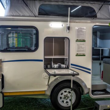 Stealth caravans EVO XR6 594 (4 Sleeper)